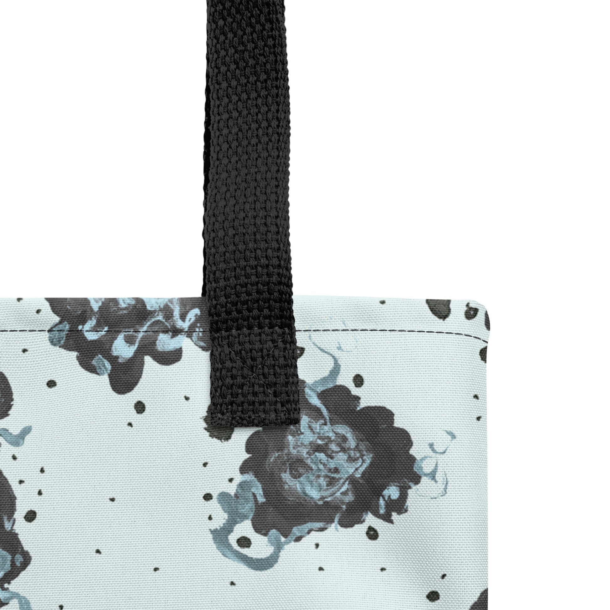 tote bag zoomed in