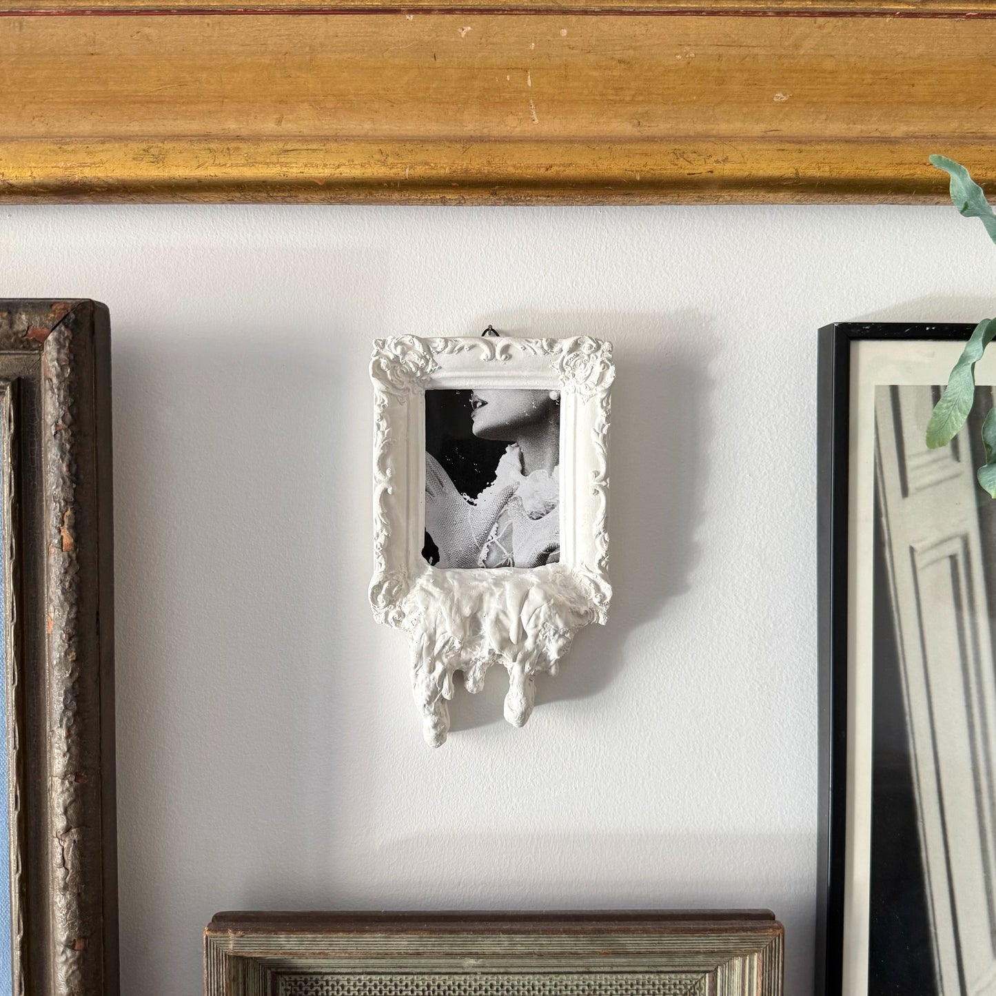'Drip' Frame